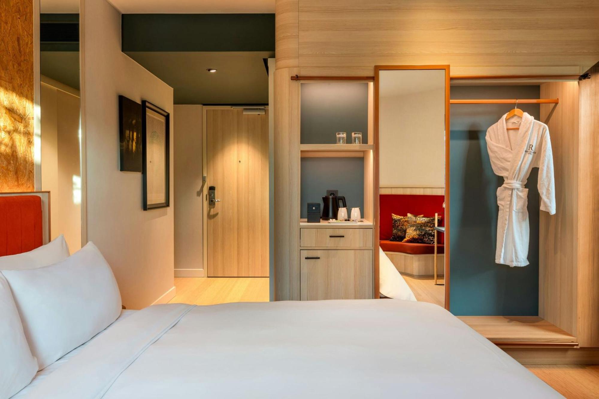 Renaissance Amsterdam Hotel Екстер'єр фото A room at the hotel